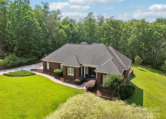 Property at 7612 Maple Bluff Ln, Concord, NC 28025, 3 beds, 2 baths