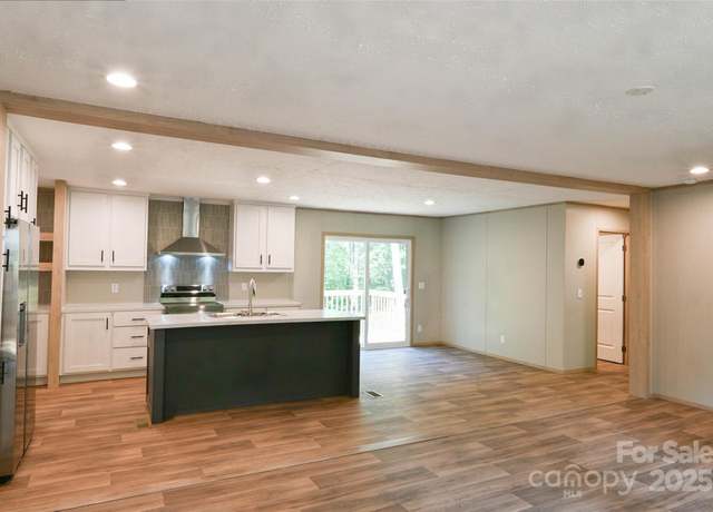 Property at 1141 Mountain Brook Dr, Clover, SC 29710, 3 beds, 2 baths