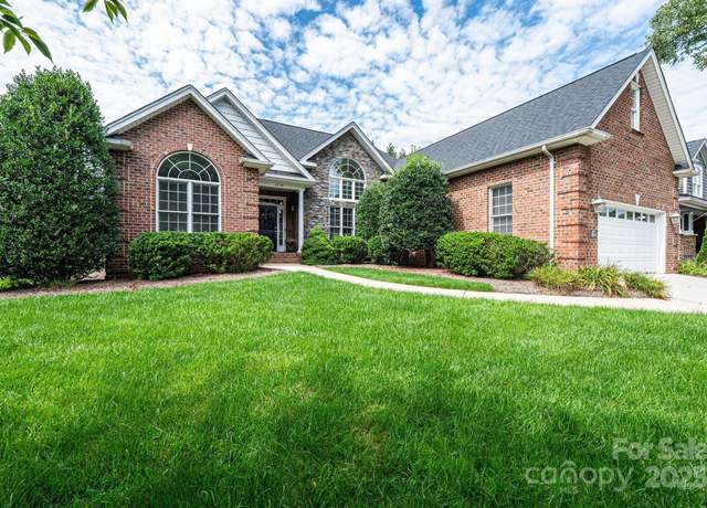 Property at 1734 30th Avenue Dr NE, Hickory, NC 28601, 3 beds, 2 baths