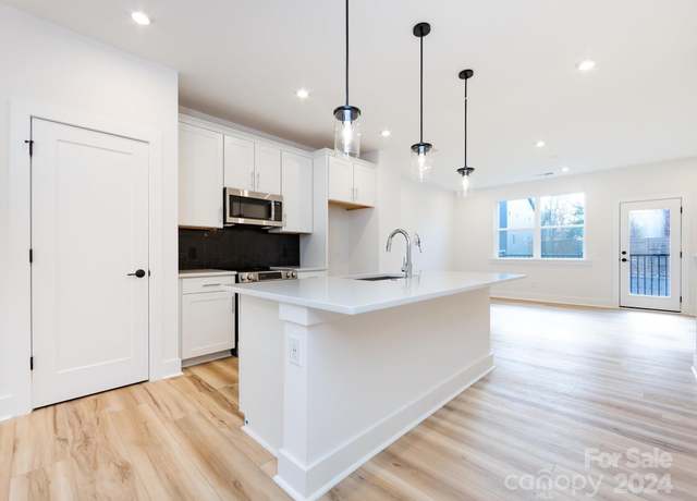 Property at 7022 Impulse Ct, Charlotte, NC 28205, 2 beds, 2.5 baths