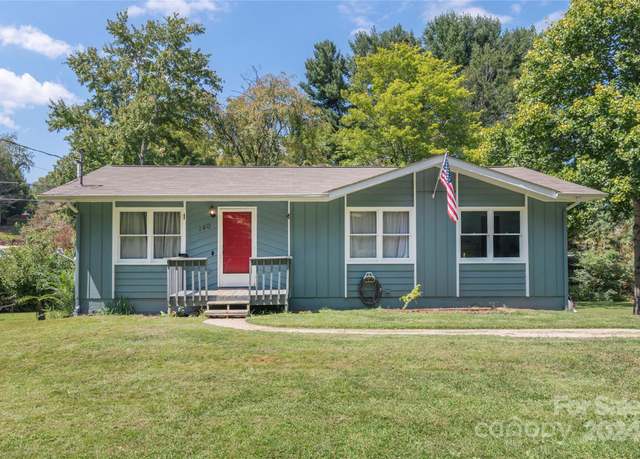 Property at 140 Oakdale Rd, Waynesville, NC 28786, 3 beds, 1.5 baths