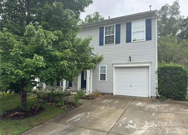 Property at 1017 Chalk Hill Ln, Charlotte, NC 28214, 3 beds, 2.5 baths