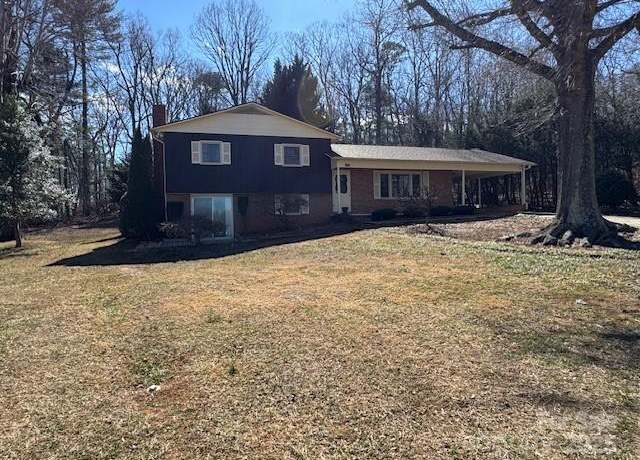 Property at 2665 Fairway Acres Cir, Lenoir, NC 28645, 4 beds, 1.5 baths