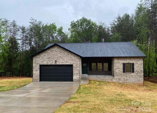 Property at 5751 Selkirk Dr, Hickory, NC 28601, 3 beds, 2 baths