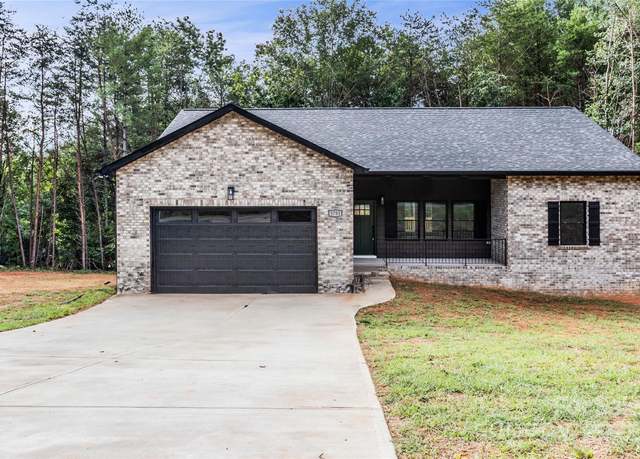 Property at 5751 Selkirk Dr, Hickory, NC 28601, 3 beds, 2 baths