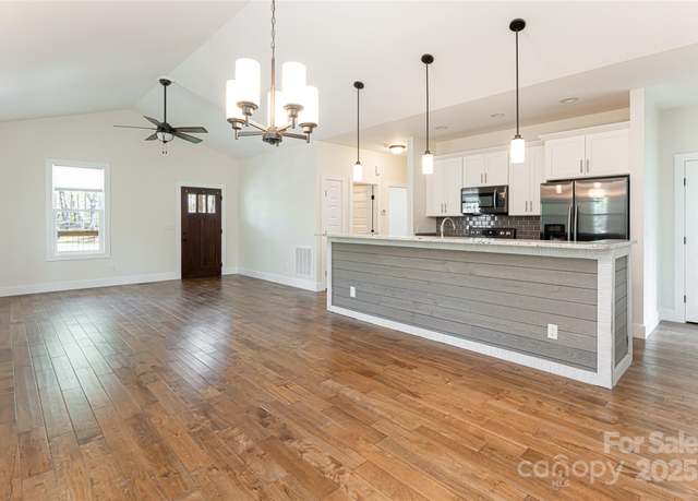 Property at 220 Mount Allen Hts, Black Mountain, NC 28711, 3 beds, 2 baths