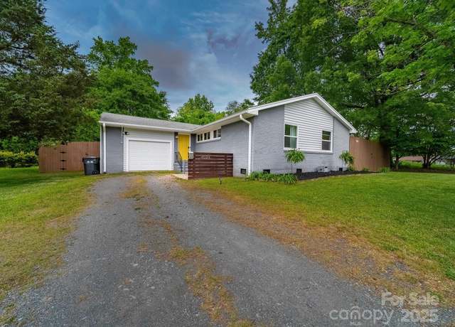 Property at 4024 Seaforth Dr, Charlotte, NC 28205, 3 beds, 1.5 baths