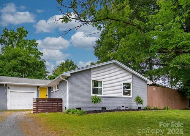 Property at 4024 Seaforth Dr, Charlotte, NC 28205, 3 beds, 1.5 baths