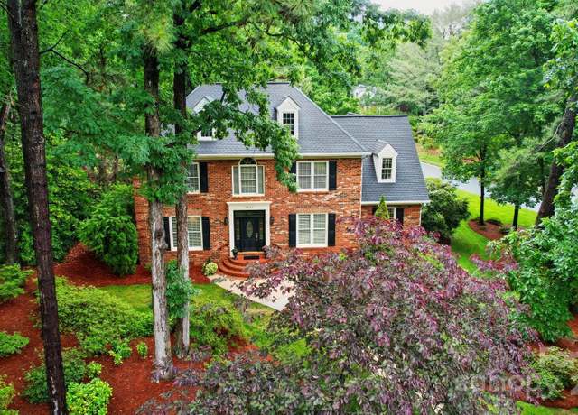 Property at 3804 Bellingham Ln, Charlotte, NC 28215, 5 beds, 3 baths