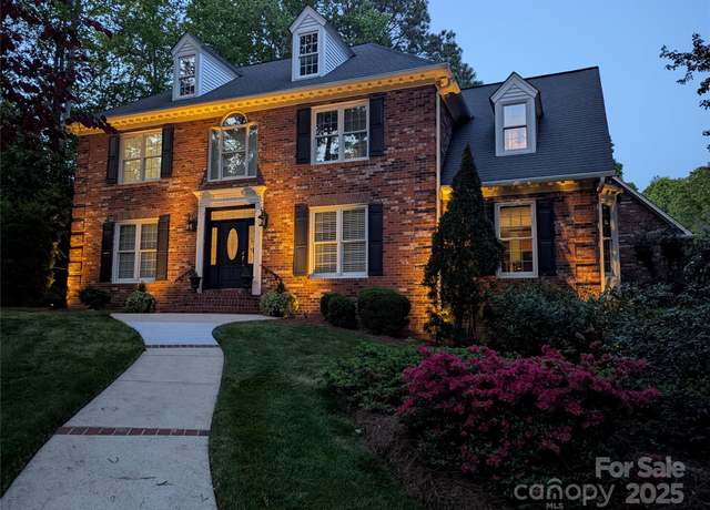 Property at 3804 Bellingham Ln, Charlotte, NC 28215, 5 beds, 3 baths