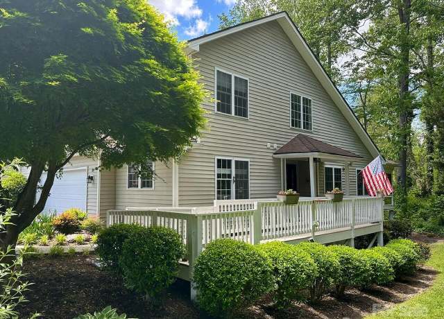 Property at 29 Grist Mill Dr, Hendersonville, NC 28739, 3 beds, 2.5 baths