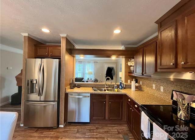 Property at 5401 Stevens Mill Rd, Matthews, NC 28104, 3 beds, 2 baths