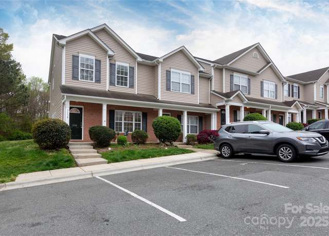 Property at 3138 Golden Dale Ln, Charlotte, NC 28262, 3 beds, 2.5 baths