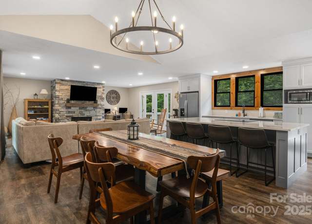 Property at 137 Weaver Ct, Lake Lure, NC 28746, 3 beds, 3 baths