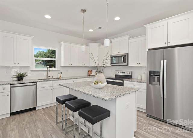 Property at 5812 Torrence St, Charlotte, NC 28269, 3 beds, 2.5 baths