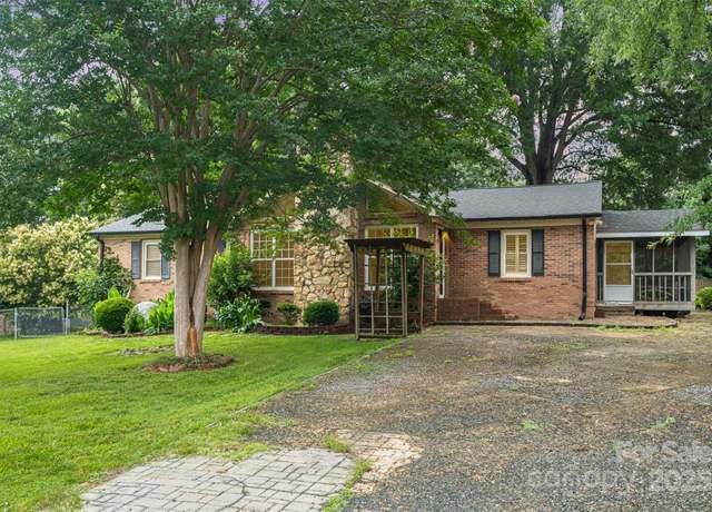 Property at 7613 Happy Hollow Dr, Mint Hill, NC 28227, 3 beds, 2 baths
