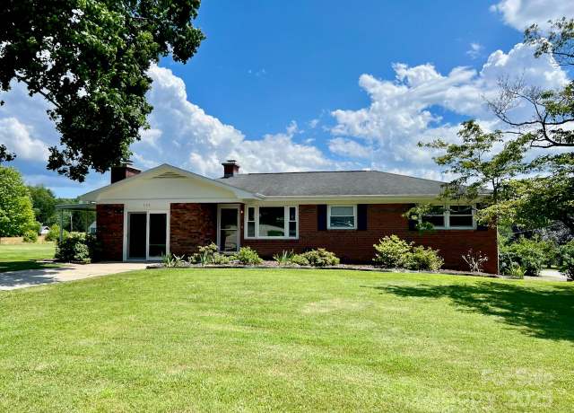 Property at 795 Monte Vista Rd, Candler, NC 28715, 3 beds, 1.5 baths
