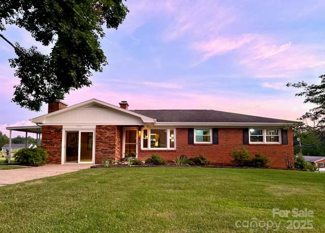 Property at 795 Monte Vista Rd, Candler, NC 28715, 3 beds, 1.5 baths