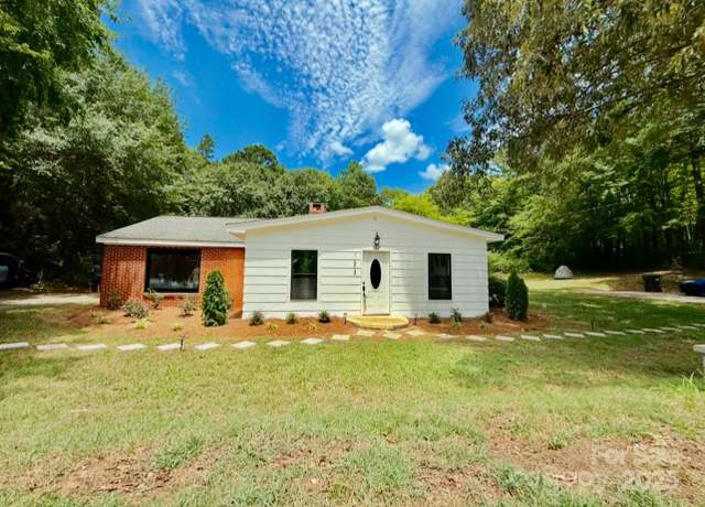 Property at 123 Riverside Dr, Mount Holly, NC 28120, 3 beds, 2 baths