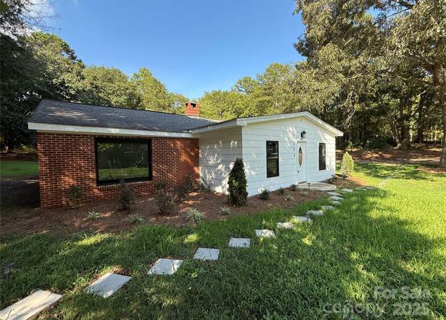 Property at 123 Riverside Dr, Mount Holly, NC 28120, 3 beds, 2 baths