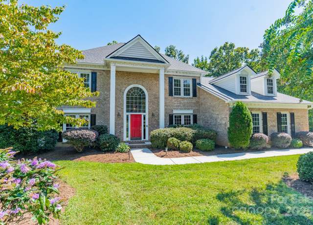 Property at 4900 Ridgetop Trl, Charlotte, NC 28215, 4 beds, 2.5 baths
