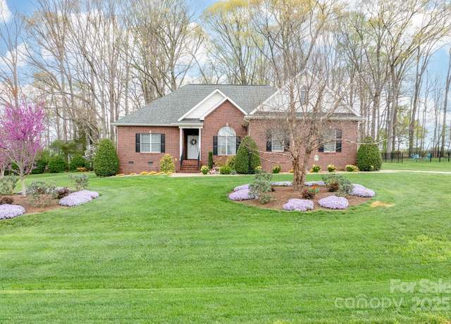 Property at 158 Canopy Oak Ln, Statesville, NC 28625, 3 beds, 2 baths