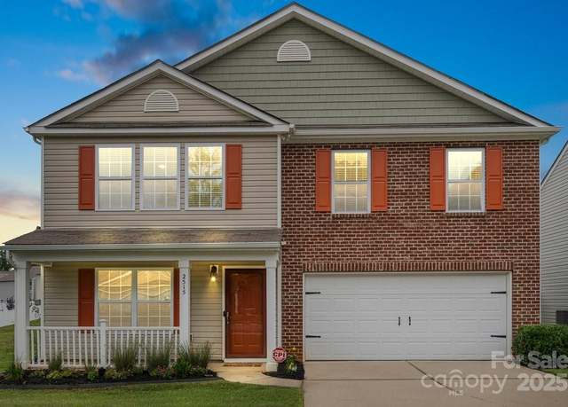 Property at 2515 Walnut Forest Dr, Charlotte, NC 28216, 4 beds, 2.5 baths