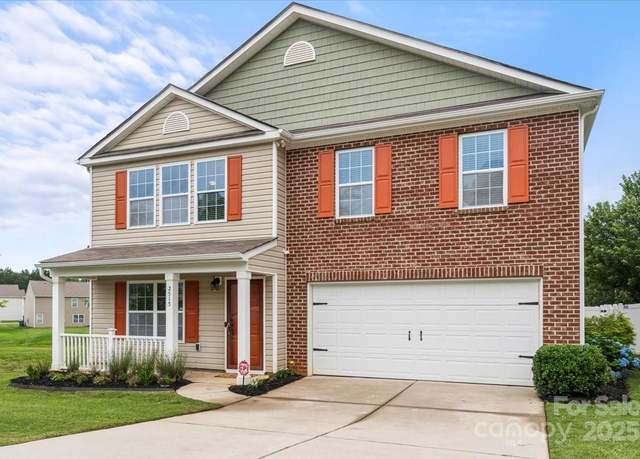 Property at 2515 Walnut Forest Dr, Charlotte, NC 28216, 4 beds, 2.5 baths