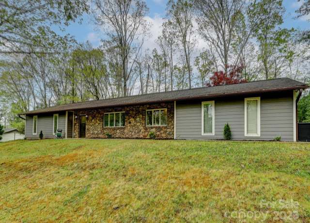 Property at 4 Highlander Rd, Asheville, NC 28804, 3 beds, 2 baths