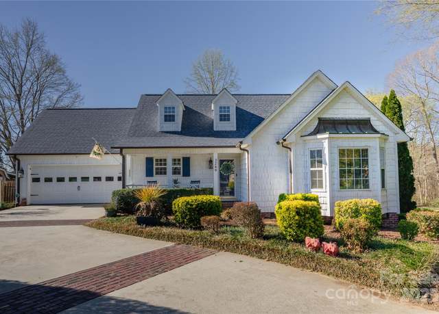 Property at 3289 Tyro Rd, Lexington, NC 27295, 3 beds, 2 baths