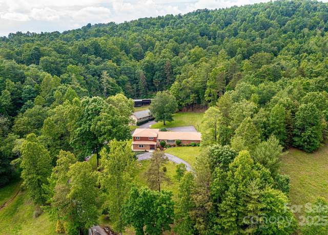 Property at 221 Roberts Ln, Lenoir, NC 28645, 5 beds, 4 baths