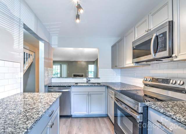 Property at 6129 Windsor Gate Ln, Charlotte, NC 28215, 2 beds, 2.5 baths