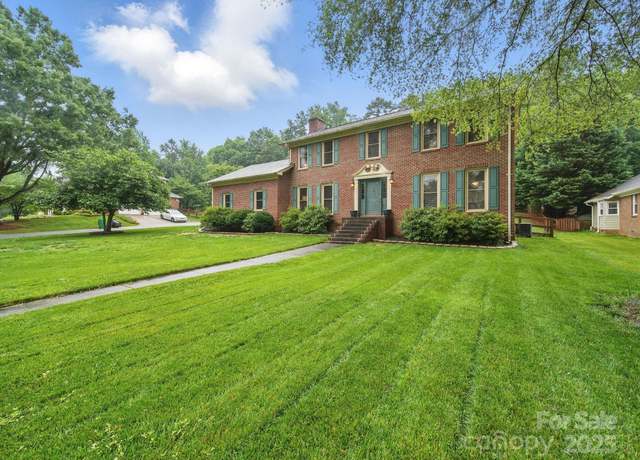 Property at 824 Balsam Ter, Charlotte, NC 28214, 4 beds, 2.5 baths