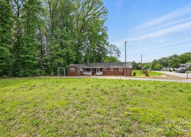 Property at 800 Old Little Rock Rd, Charlotte, NC 28214, 3 beds, 2.5 baths