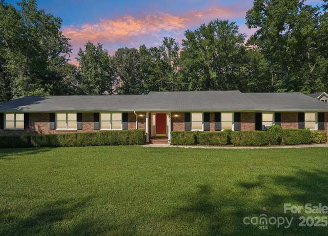 Property at 3333 Tanglewood Dr, Rock Hill, SC 29732, 5 beds, 3 baths