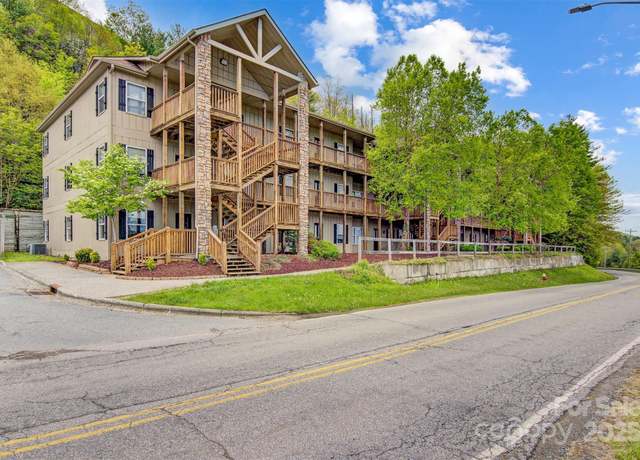 Property at 800 Meadowview Dr Unit 2, Boone, NC 28607, 3 beds, 2 baths