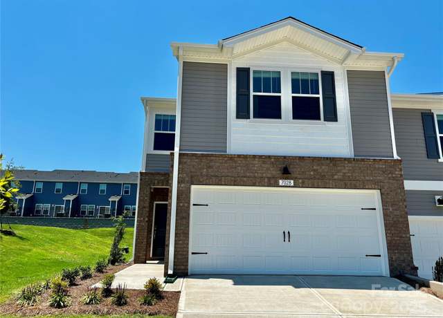 Property at 7028 Alva Ter, Charlotte, NC 28216, 3 beds, 2.5 baths