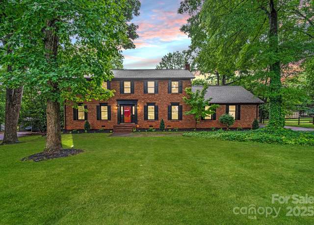 Property at 16512 Kimbolten Dr, Huntersville, NC 28078, 4 beds, 2.5 baths