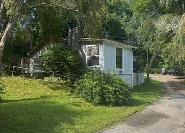 Property at 57 Twin Ponds Ln, Hendersonville, NC 28739, 2 beds, 1 bath