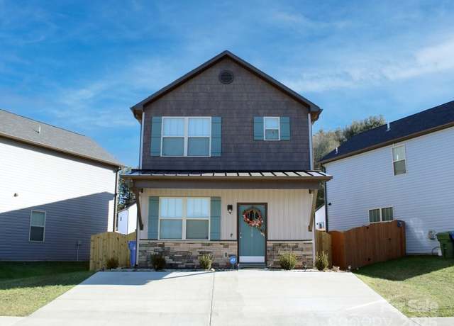 Property at 224 Slade Ln, Black Mountain, NC 28711, 3 beds, 2.5 baths