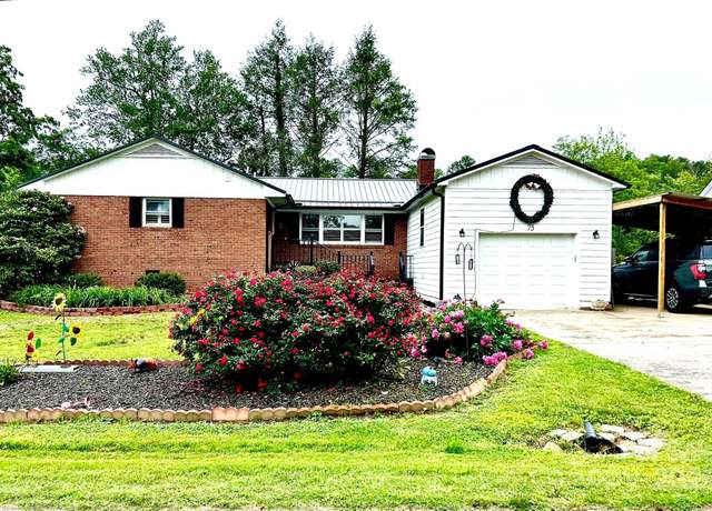 Property at 75 Hawthorne Dr, Brevard, NC 28712, 3 beds, 2 baths