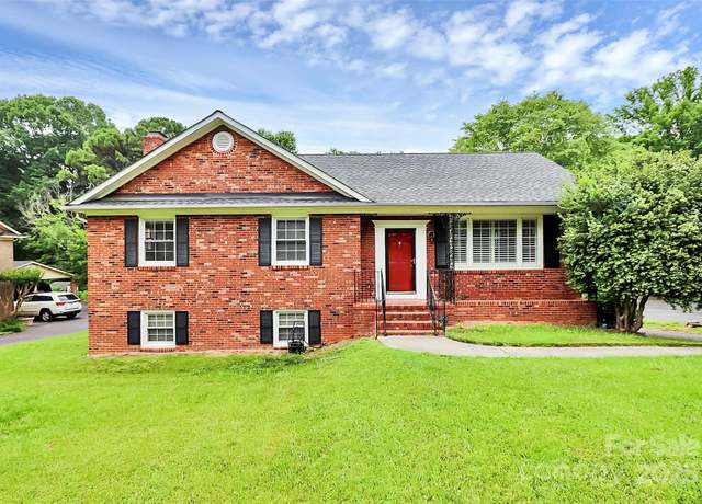 Property at 6908 Lancer Dr, Charlotte, NC 28226, 4 beds, 3 baths
