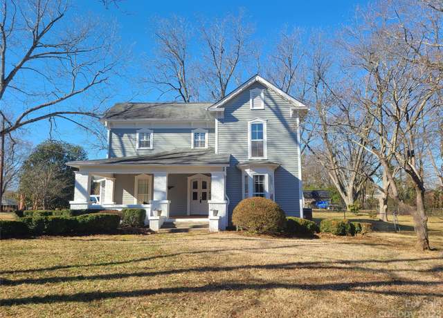 Property at 902 N Ashe Ave, Newton, NC 28658, 4 beds, 3.5 baths