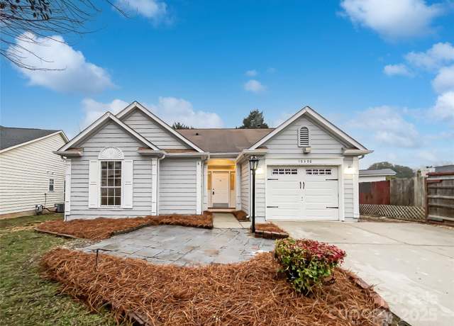 Property at 10306 Creswell Ct, Charlotte, NC 28215, 3 beds, 2 baths