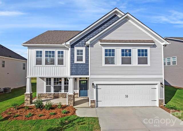 Property at 606 Fox Cove Rd, Hendersonville, NC 28792, 4 beds, 2.5 baths