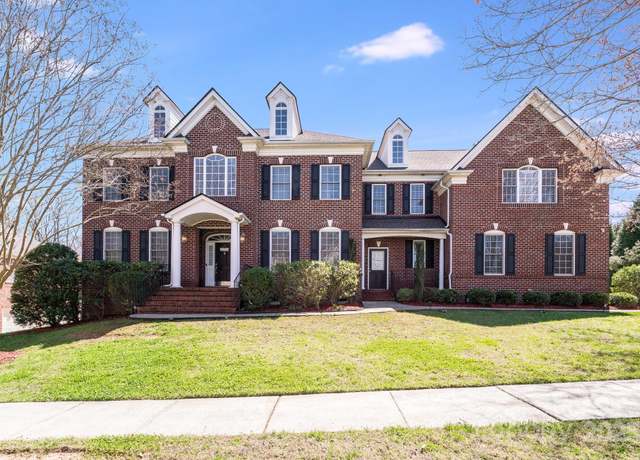 Property at 5004 Woodview Ln, Matthews, NC 28104, 5 beds, 4.5 baths