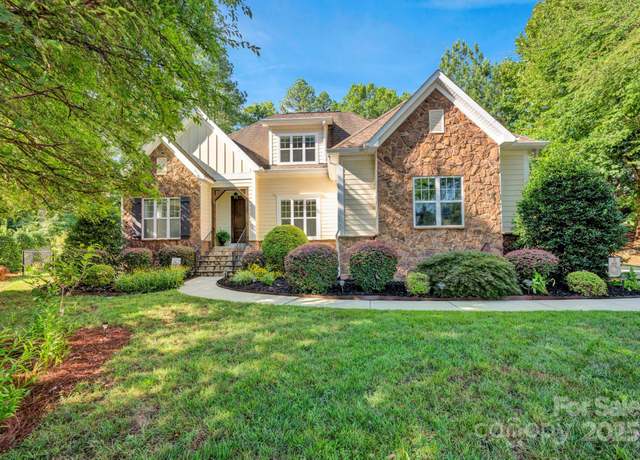 Property at 134 Lakeshore Hills Dr, Mooresville, NC 28117, 4 beds, 3 baths