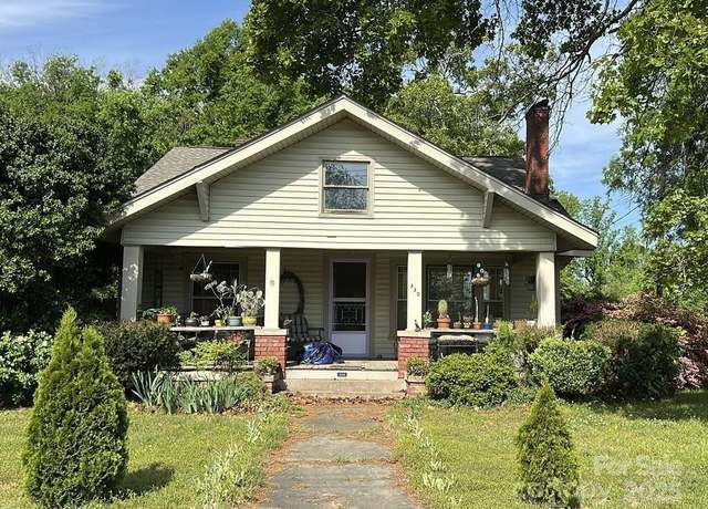 Property at 330 33rd St SW, Hickory, NC 28602, 3 beds, 1 bath