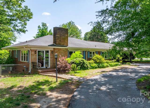 Property at 3418 Sulphur Springs Rd NE, Hickory, NC 28601, 2 beds, 1.5 baths