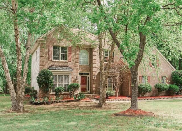 Property at 4410 Laurel Twig Ct, Charlotte, NC 28215, 5 beds, 3 baths